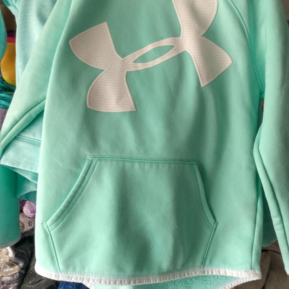 Under armor pullovers - Picture 3 of 11
